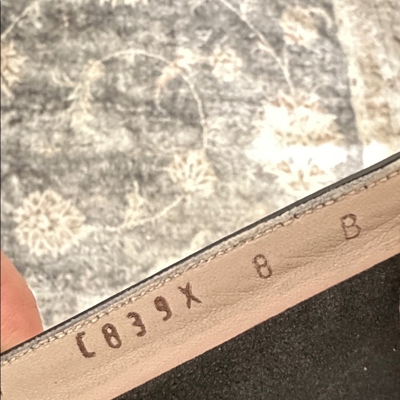 Salvatore Ferragamo Black Leather Heels with Bow - Picture 10 of 10